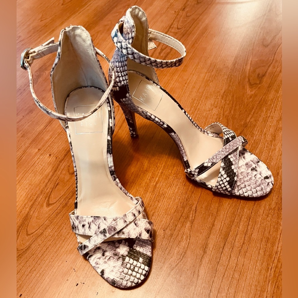 NEW Kaari Blue Snakeskin Embellished Sandals -6.5